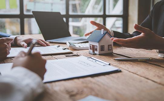 Signature d'un contrat d'assurance habitation